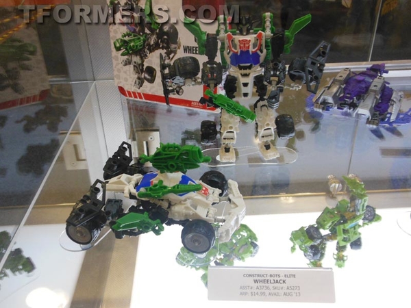 Transformers=botcon 2013 Generatations Prime Paltinum  (297 of 424)